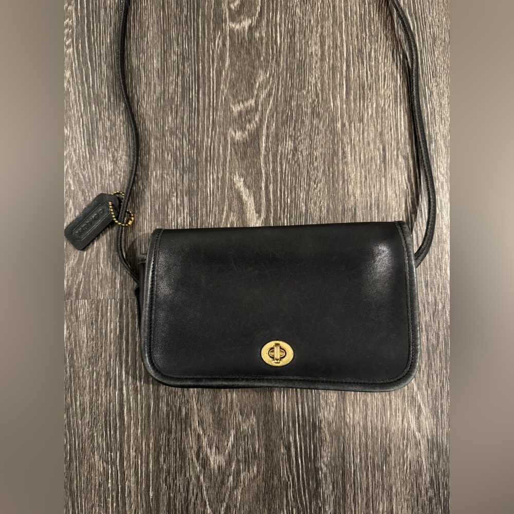 Vintage Coach Dinky Crossbody Bag